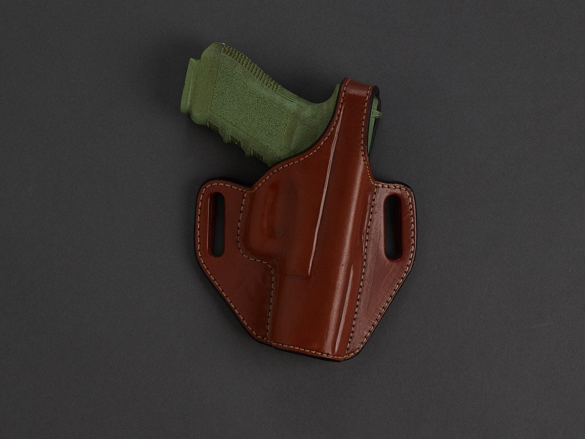 1911 5" OWB Level 2 holster pattern — stitching and detail close-up