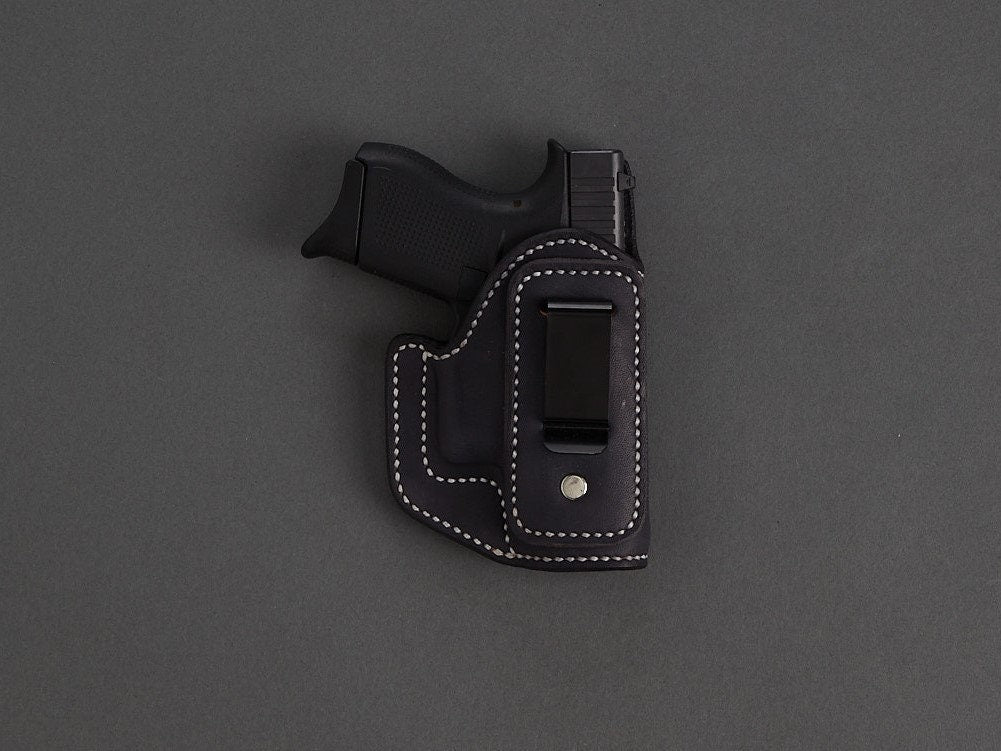 1911 5" 1-clip IWB w/ mag holster pattern — stitching and detail close-up